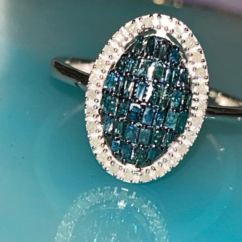 Genuine Blue & Diamond 💍